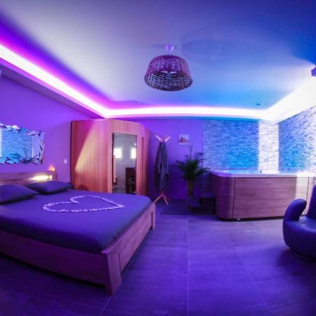 Nuit Vip Spa Sauna Privatif Le Rove Exteriér fotografie