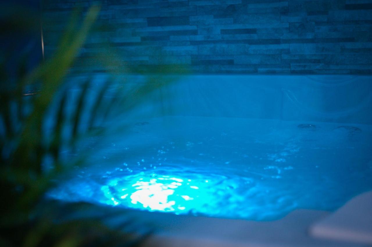 Nuit Vip Spa Sauna Privatif Le Rove Exteriér fotografie