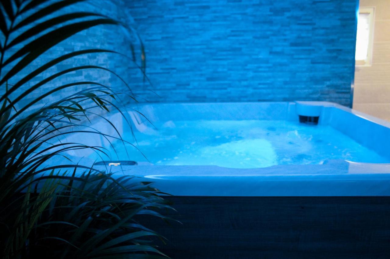 Nuit Vip Spa Sauna Privatif Le Rove Exteriér fotografie
